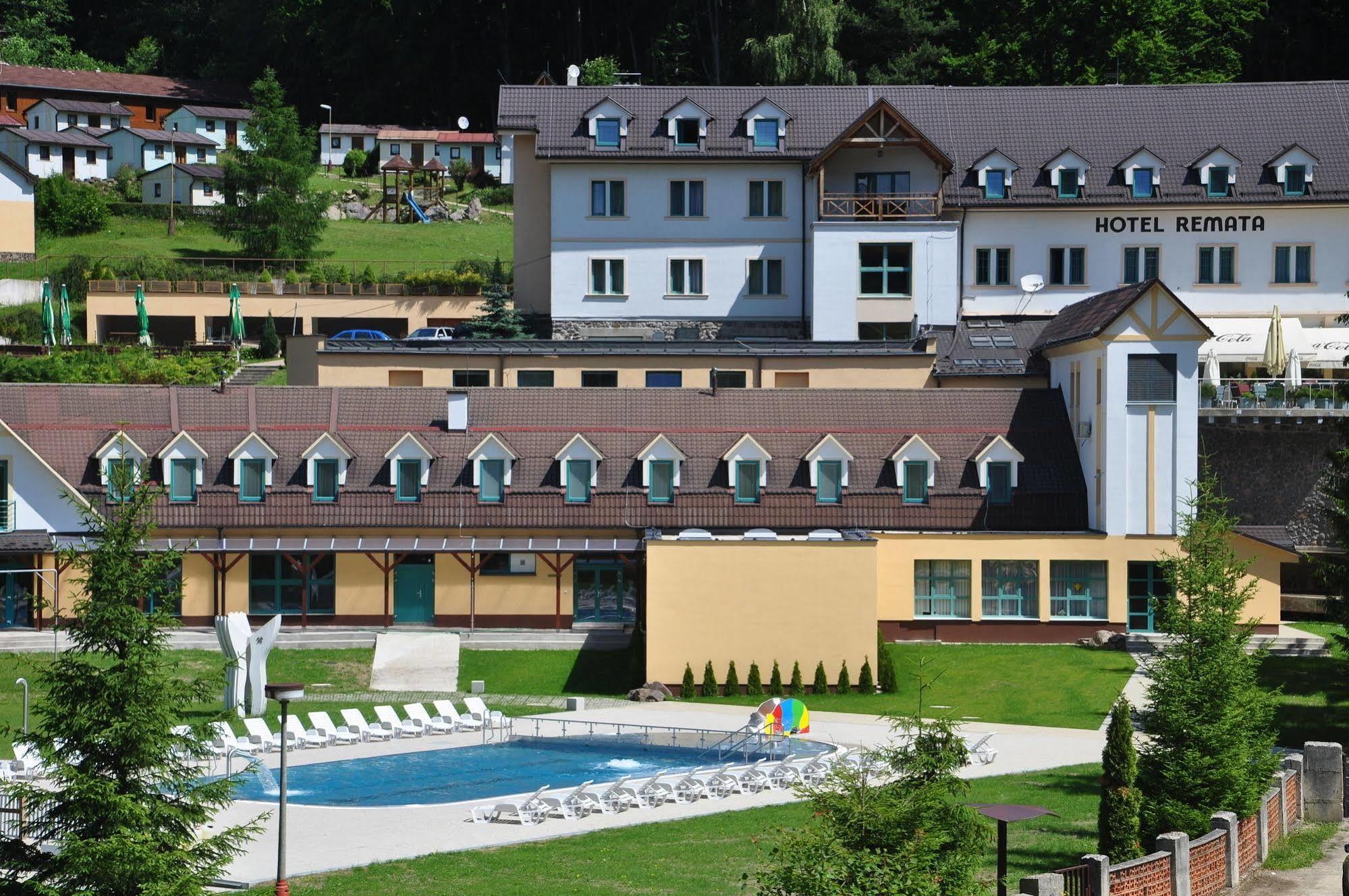 Horsky Hotel Remata Raztocno Exterior foto